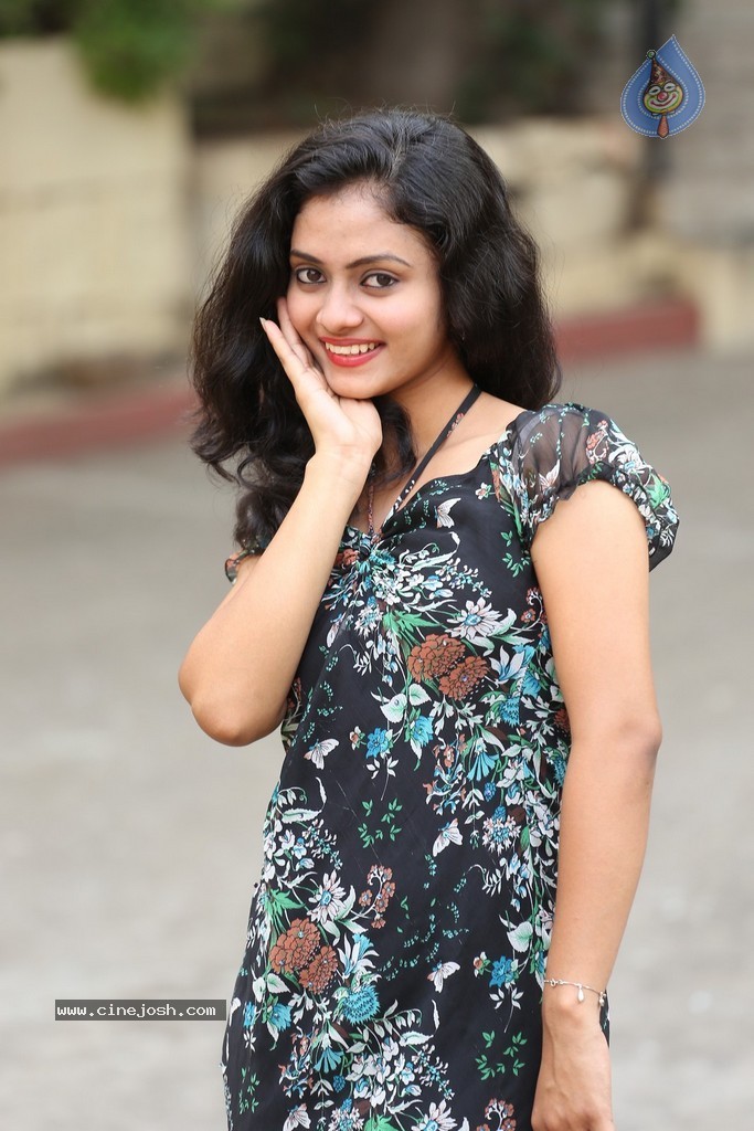 Harika New Photos - 44 / 84 photos