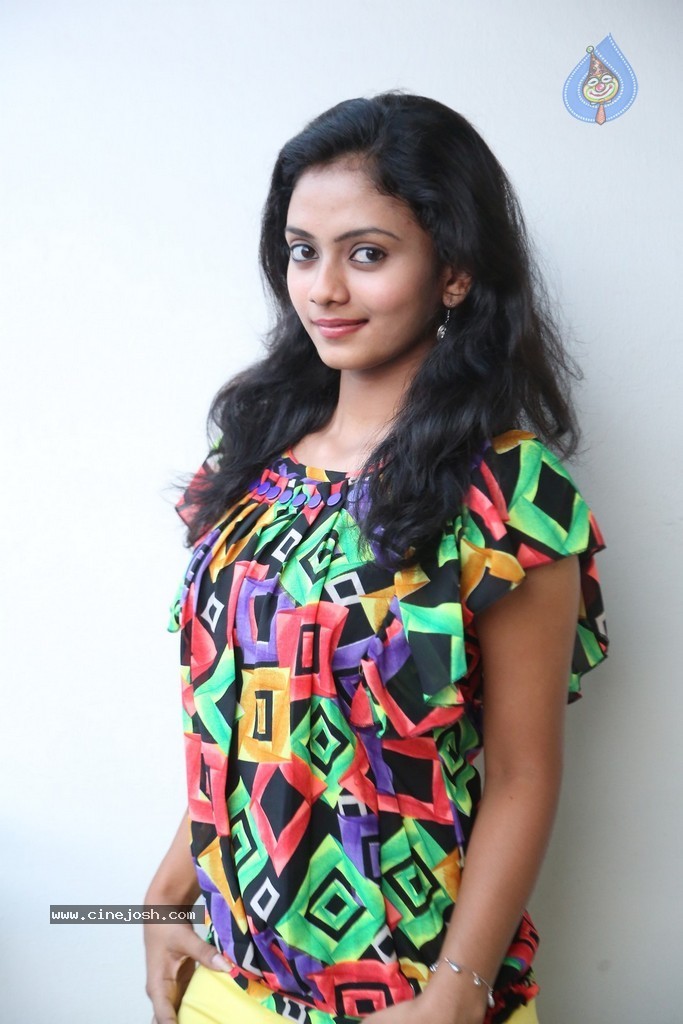 Harika New Stills - 4 / 70 photos