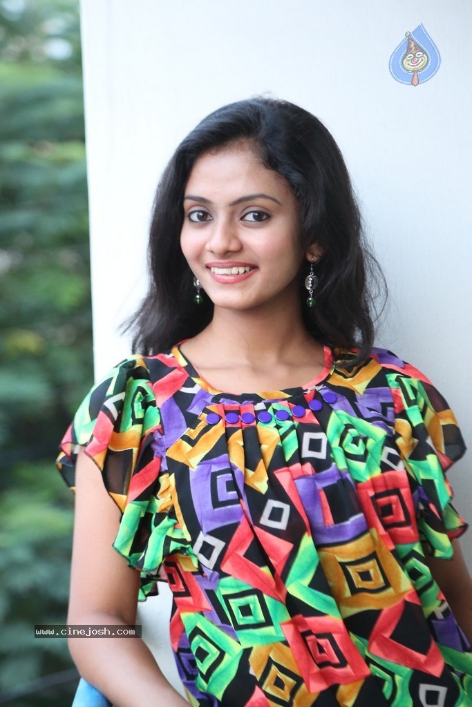 Harika New Stills - 18 / 70 photos