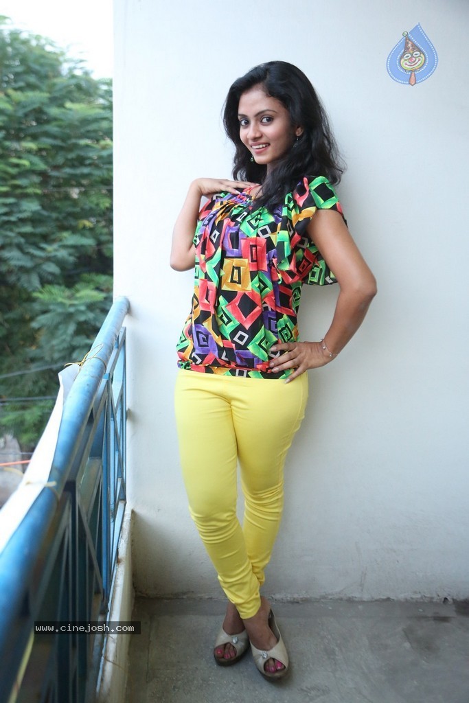 Harika New Stills - 20 / 70 photos