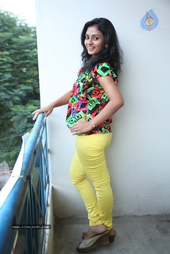 Harika New Stills - 25 / 70 photos