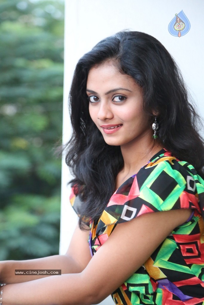 Harika New Stills - 29 / 70 photos