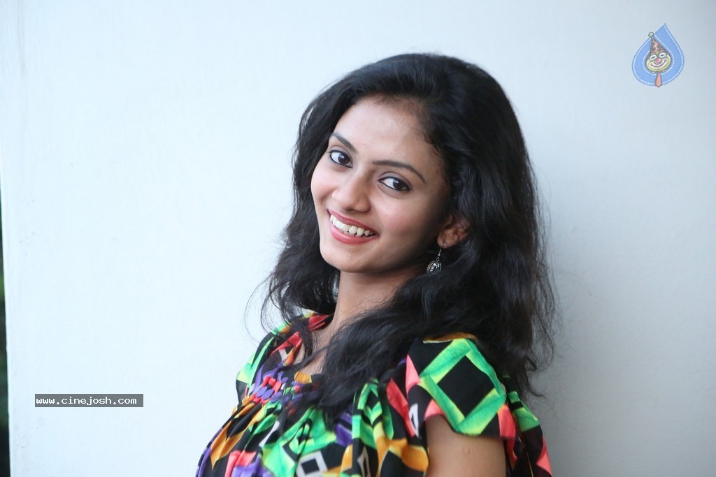 Harika New Stills - 32 / 70 photos