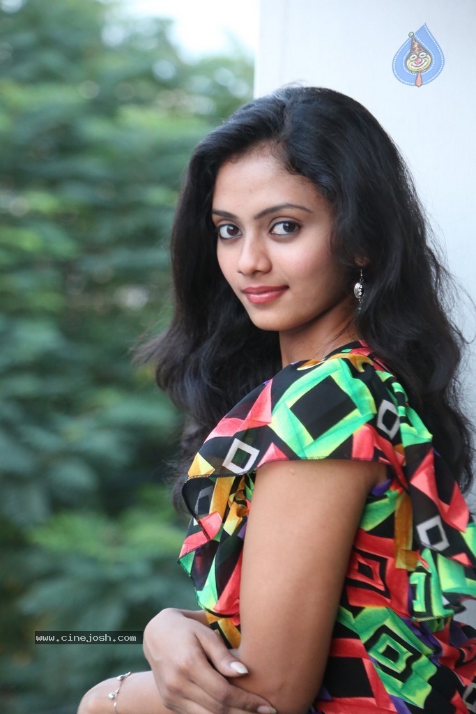 Harika New Stills - 36 / 70 photos