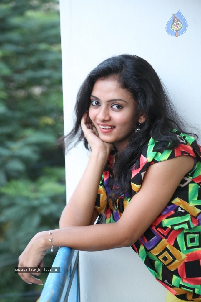 Harika New Stills - 39 / 70 photos