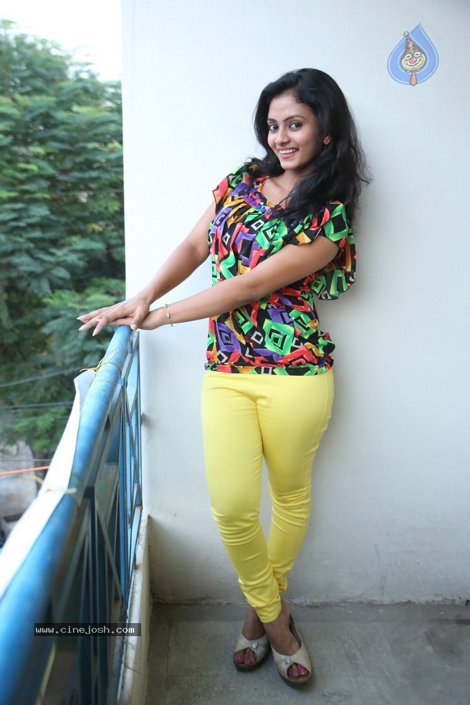 Harika New Stills - 53 / 70 photos