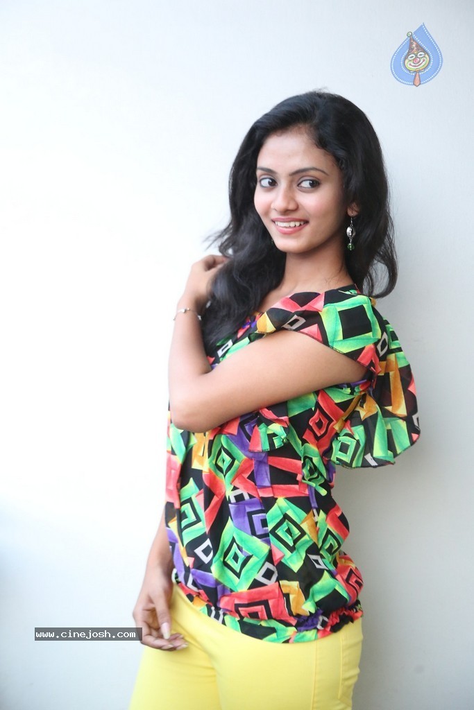 Harika New Stills - 63 / 70 photos