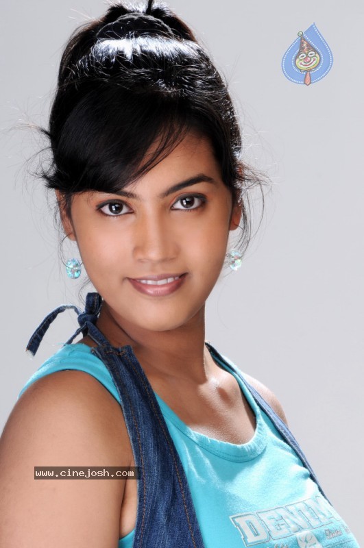  Harika Stills - 20 / 21 photos