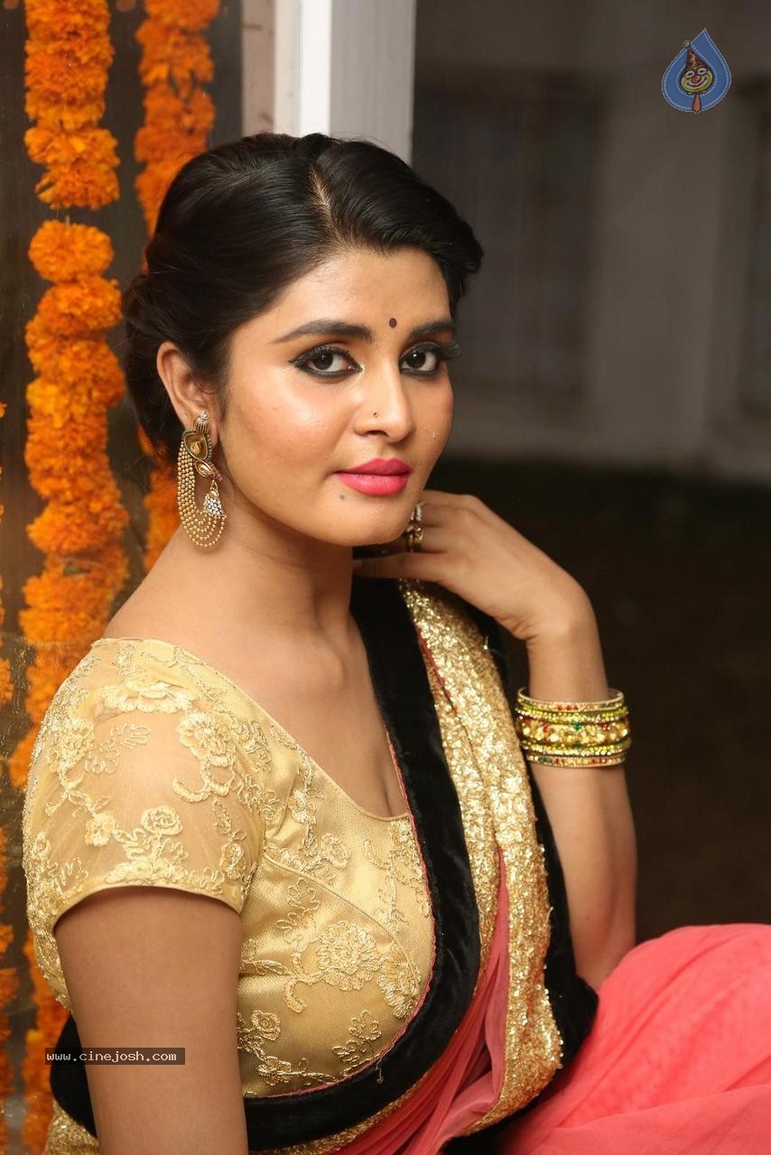 Harini Latest Gallery - 37 / 87 photos