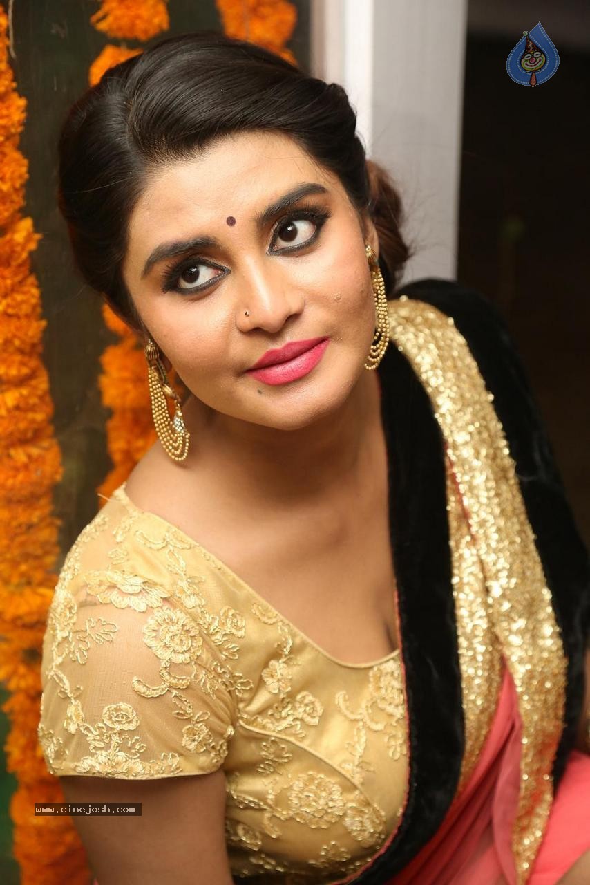 Harini Latest Gallery - 83 / 87 photos