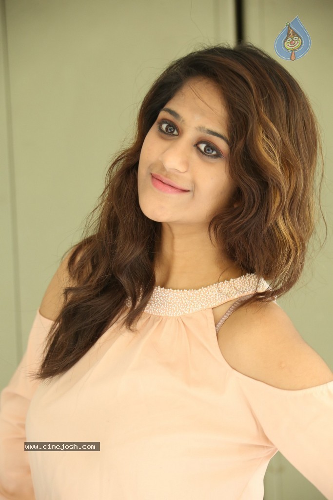 Harini New Stills - 6 / 98 photos