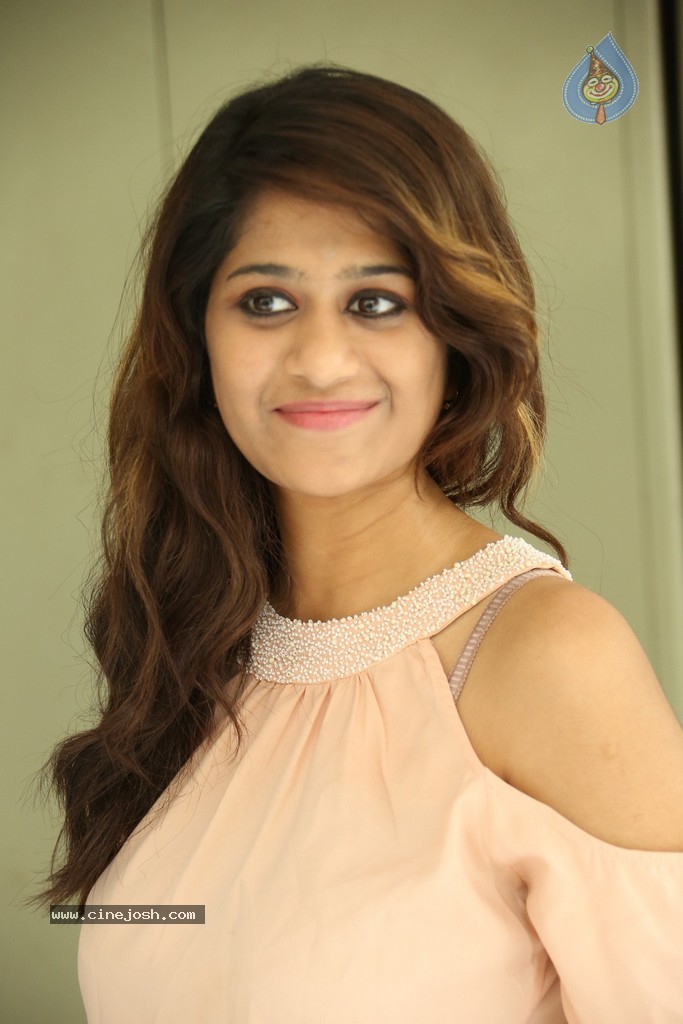 Harini New Stills - 7 / 98 photos