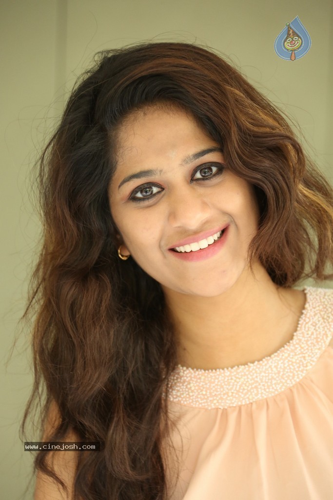 Harini New Stills - 8 / 98 photos