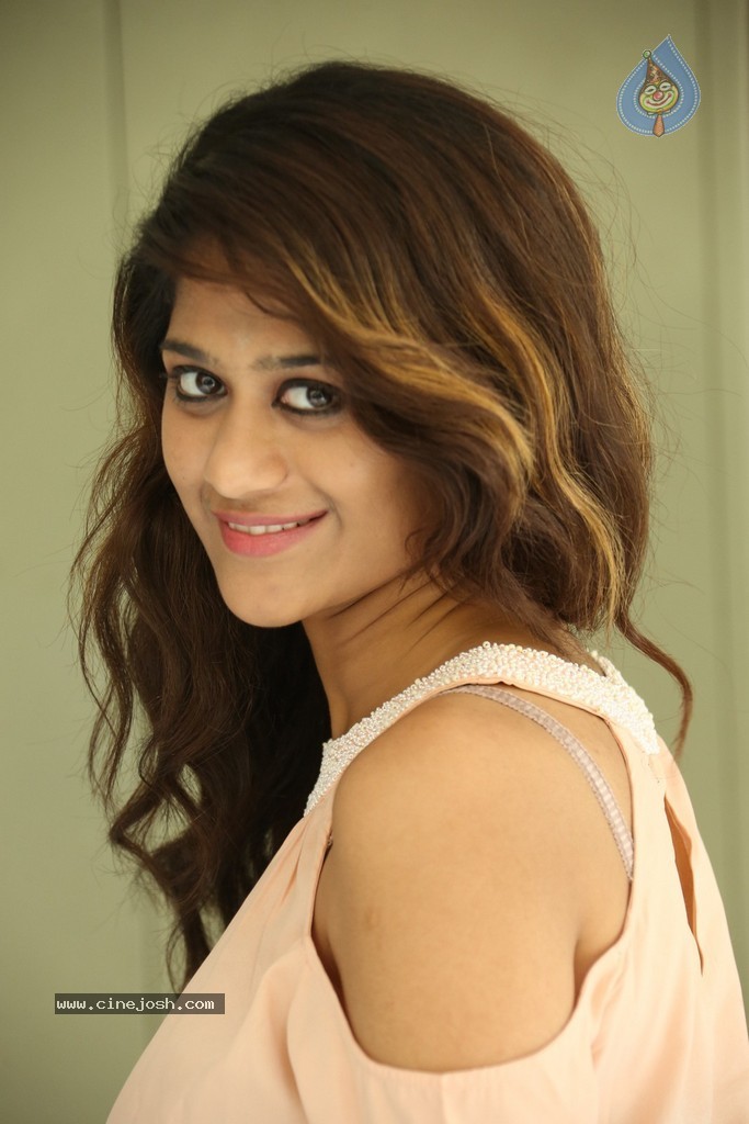 Harini New Stills - 13 / 98 photos