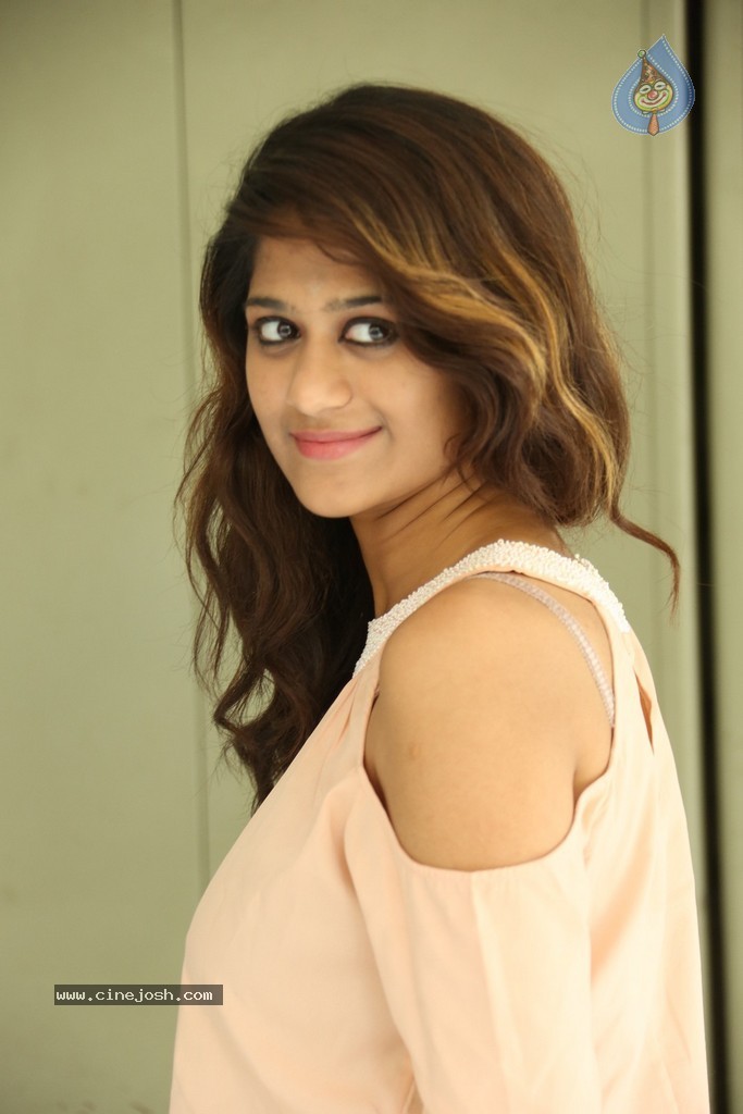 Harini New Stills - 18 / 98 photos