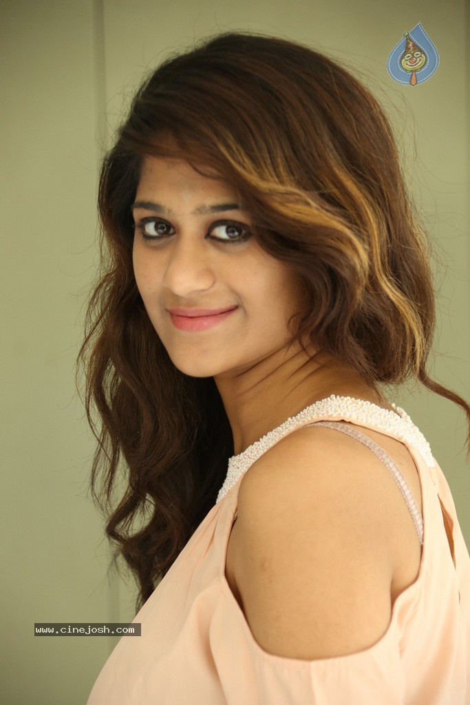 Harini New Stills - 22 / 98 photos