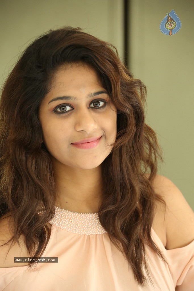 Harini New Stills - 24 / 98 photos