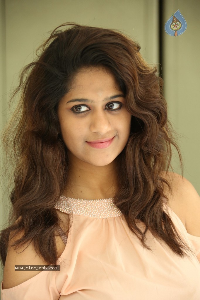 Harini New Stills - 38 / 98 photos