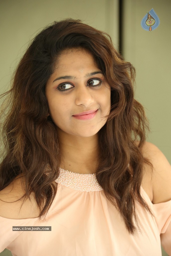 Harini New Stills - 41 / 98 photos