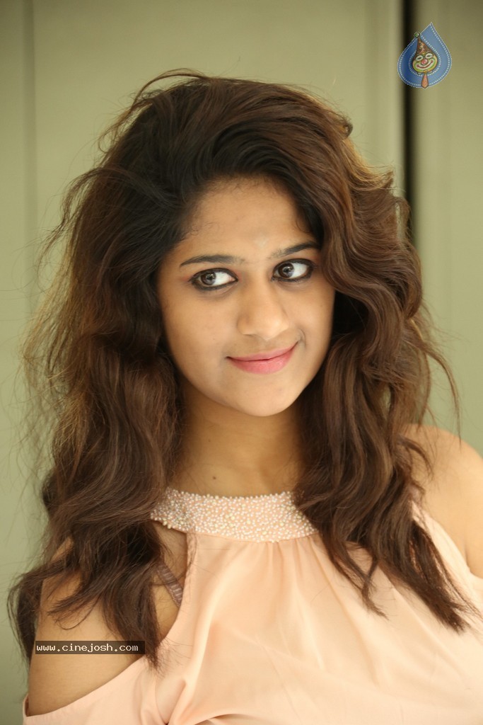 Harini New Stills - 58 / 98 photos