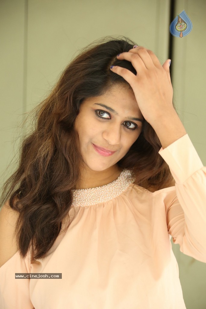 Harini New Stills - 59 / 98 photos