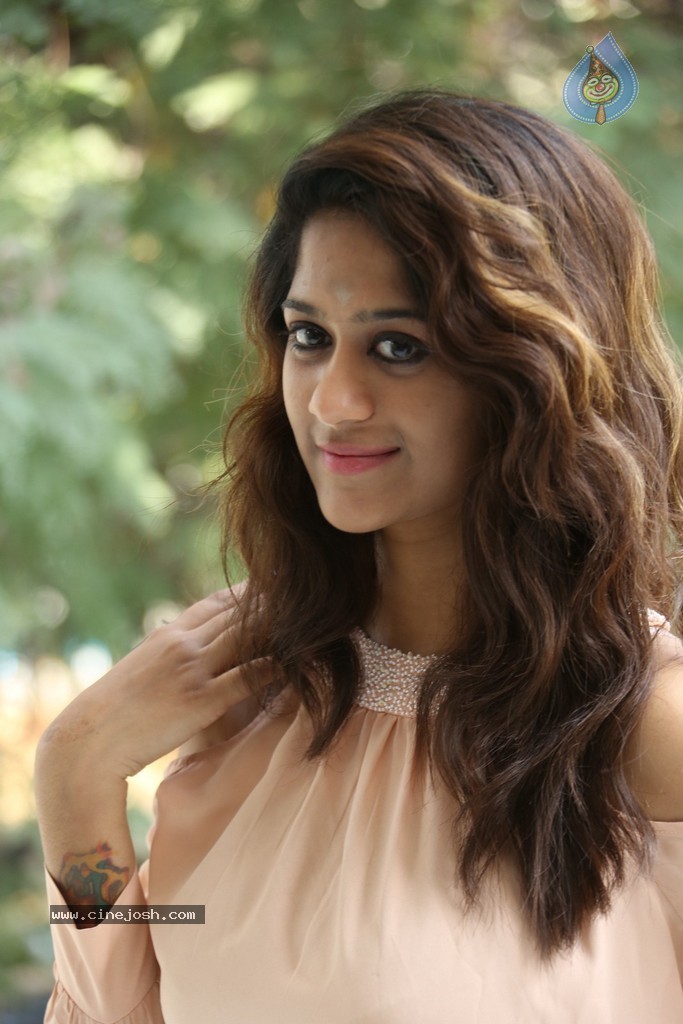 Harini New Stills - 69 / 98 photos