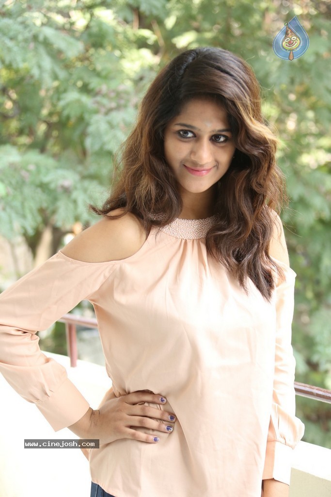 Harini New Stills - 75 / 98 photos