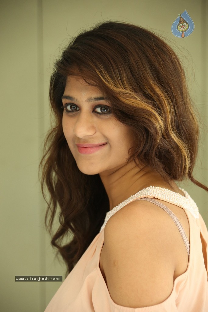 Harini New Stills - 77 / 98 photos