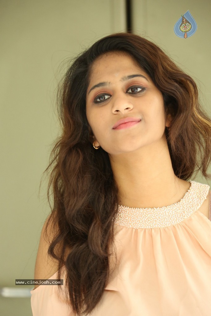 Harini New Stills - 79 / 98 photos