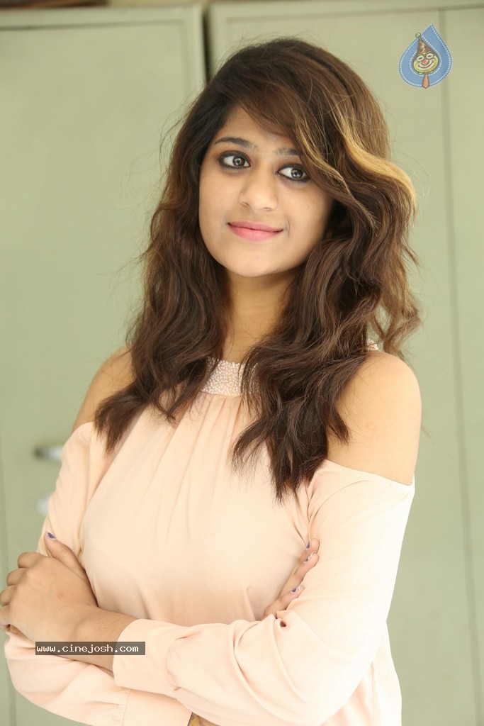 Harini New Stills - 84 / 98 photos