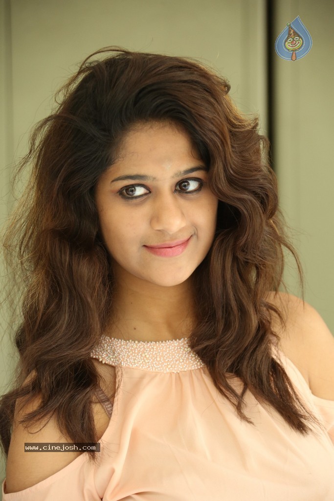 Harini New Stills - 86 / 98 photos