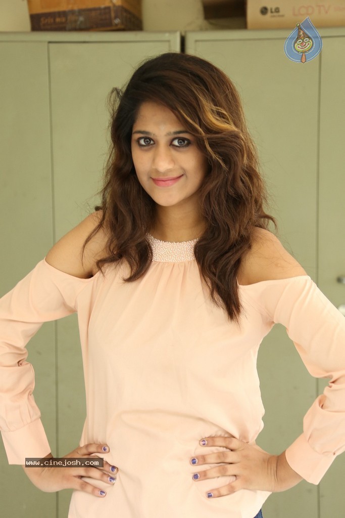 Harini New Stills - 93 / 98 photos