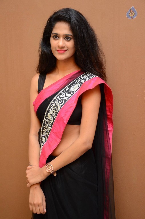 Harini Photos - 1 / 29 photos