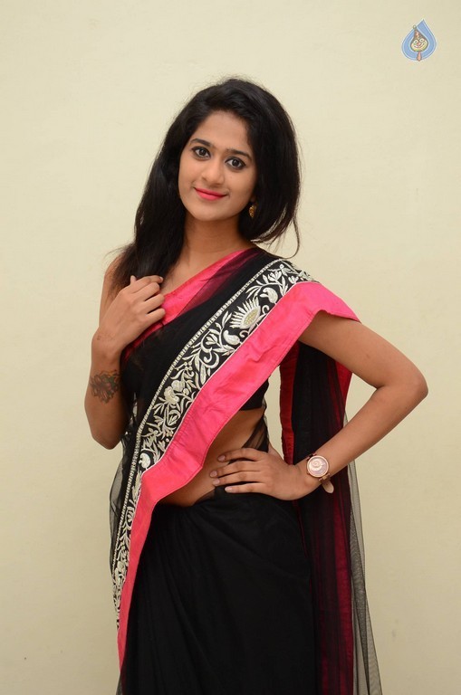 Harini Photos - 6 / 29 photos