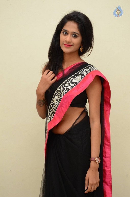 Harini Photos - 12 / 29 photos