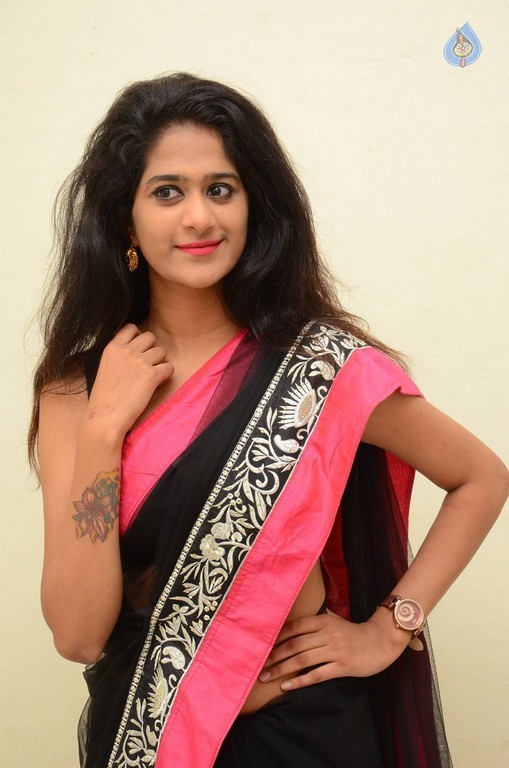 Harini Photos - 24 / 29 photos