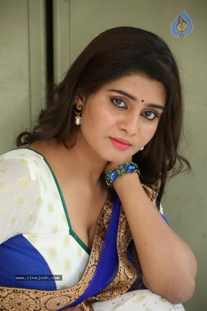 Harini Spicy Stills - 34 / 110 photos