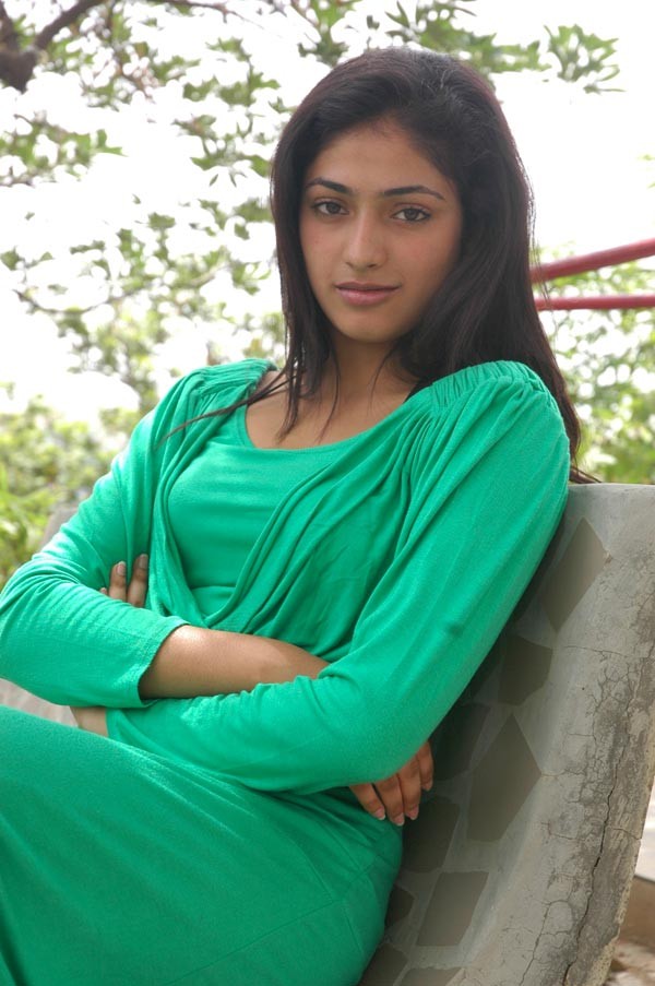 Hari Priya Gallery - 81 / 83 photos