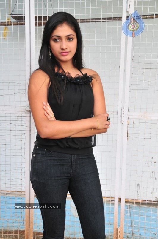 Haripriya Gallery - 11 / 51 photos