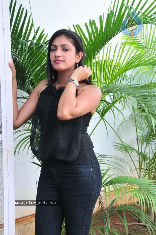 Haripriya Gallery - 25 / 51 photos