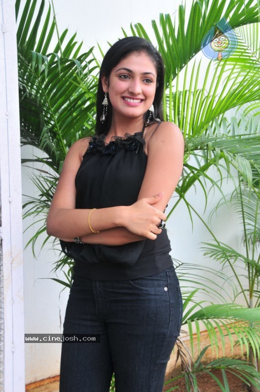 Haripriya Gallery - 34 / 51 photos