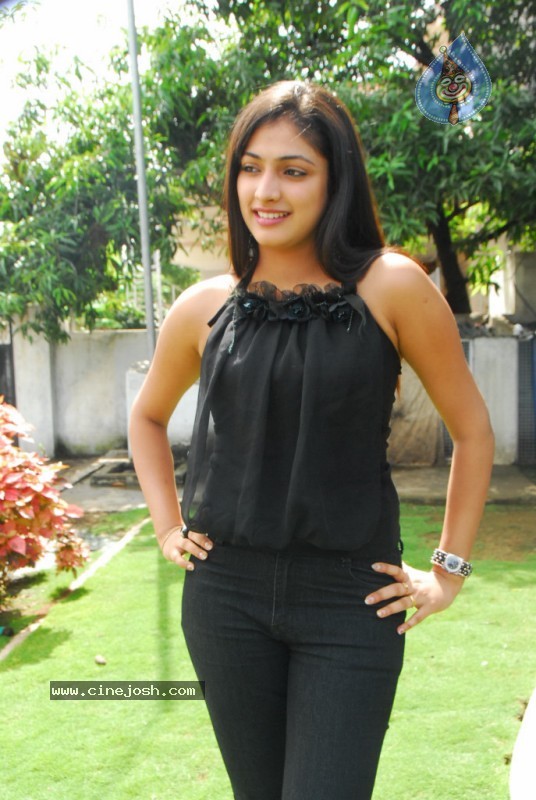 Haripriya Gallery - 39 / 51 photos