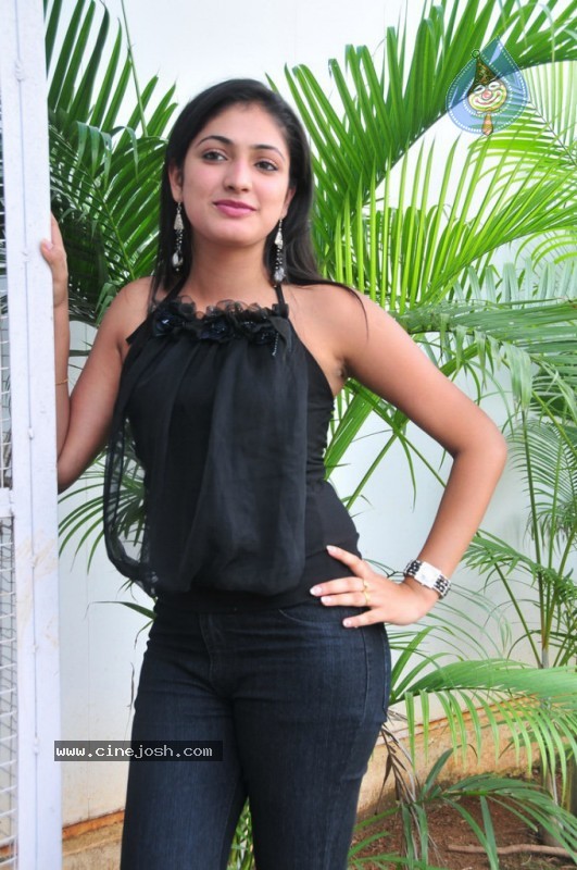 Haripriya Gallery - 42 / 51 photos