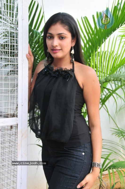 Haripriya Gallery - 44 / 51 photos