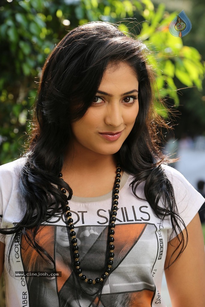 Haripriya Gallery - 33 / 88 photos