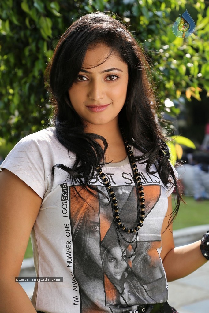 Haripriya Gallery - 50 / 88 photos