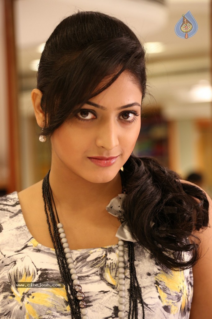 Haripriya Gallery - 57 / 88 photos