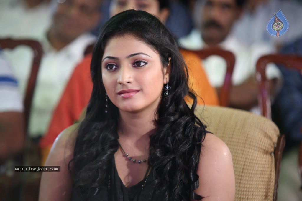 Haripriya Gallery - 20 / 40 photos