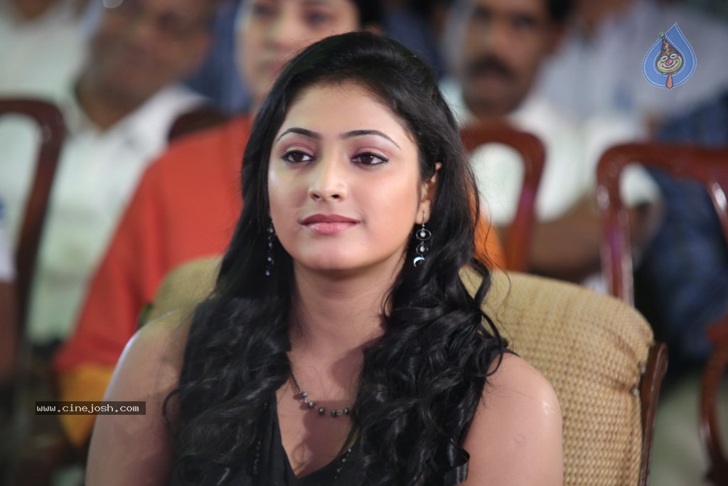 Haripriya Gallery - 22 / 40 photos