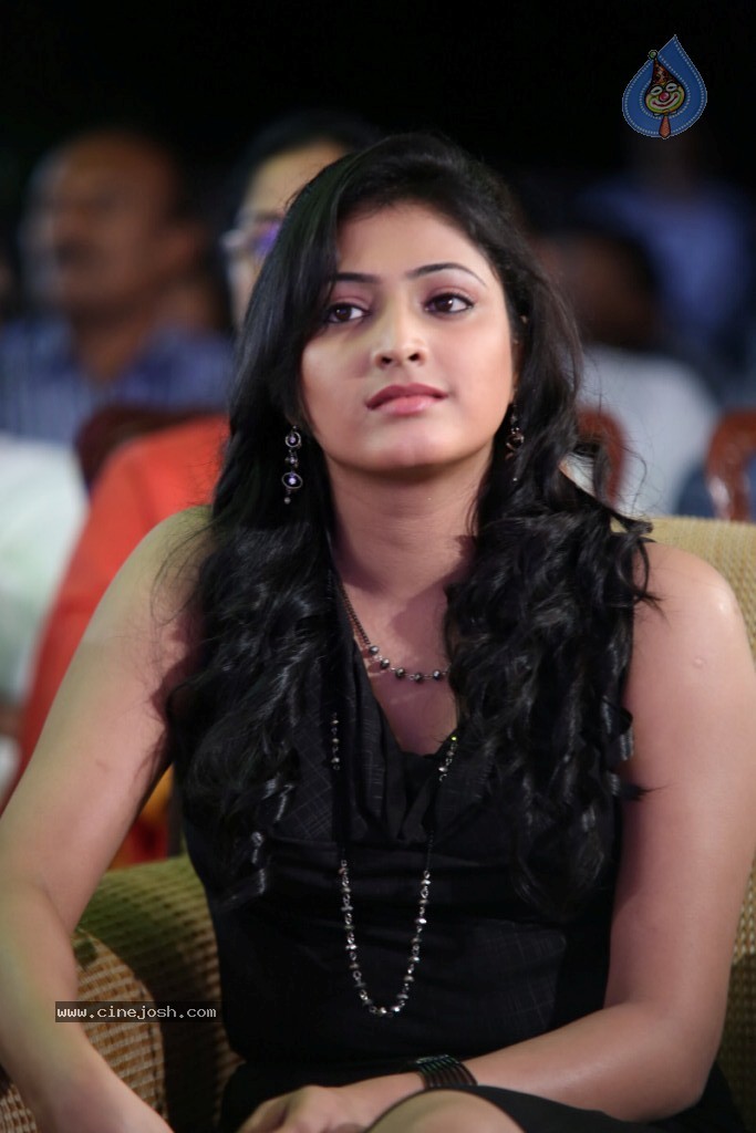 Haripriya Gallery - 34 / 40 photos